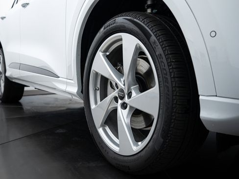 New 2025 Audi Q5 Premium Plus image 18