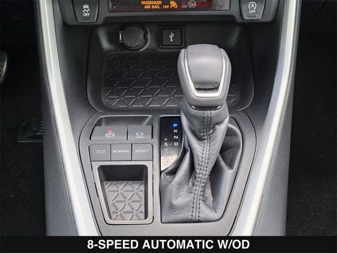 Used 2020 Toyota RAV4 XLE Premium image 21