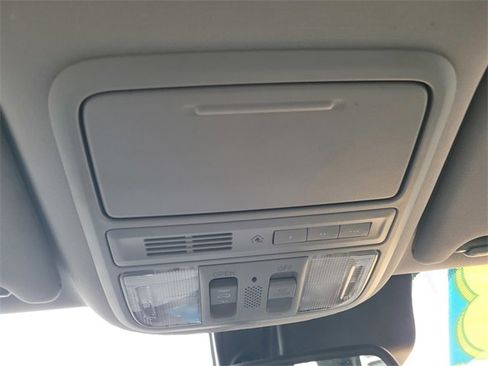 Used 2016 Honda Pilot Touring image 23