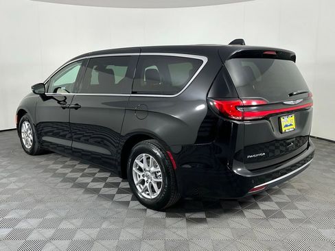 Used 2024 Chrysler Pacifica Touring-L image 23