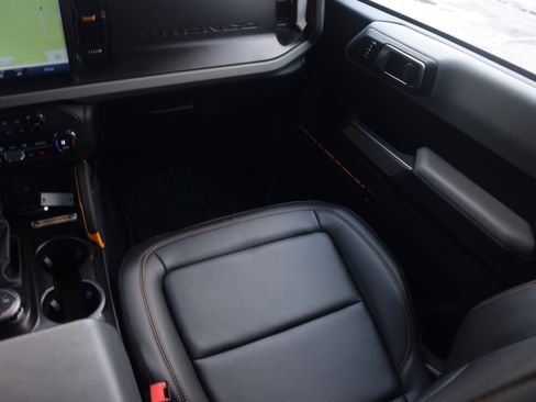 Used 2023 Ford Bronco Badlands w/ Sasquatch Package image 14