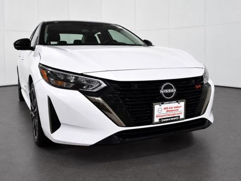 Used 2025 Nissan Sentra SR w/ SR Premium Package FWD image 3