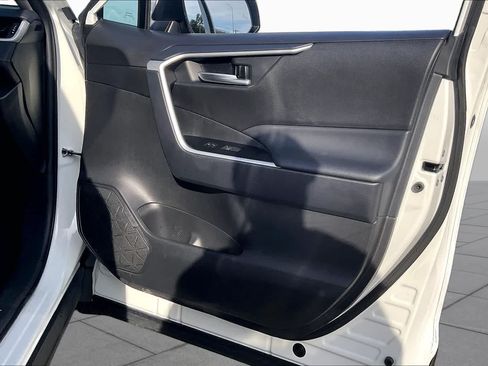 Used 2025 Toyota RAV4 XLE FWD image 22
