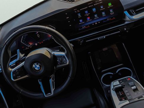 Used 2025 BMW X2 xDrive28i w/ M Sport Package AWD/4WD image 18