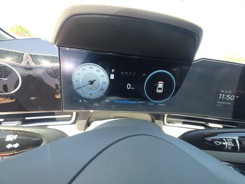 Used 2025 Hyundai Elantra SEL FWD image 8