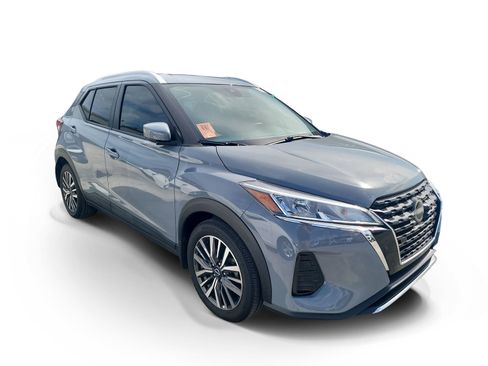 Used 2022 Nissan Kicks SV FWD image 1