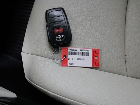 Used 2023 Toyota Corolla Cross XLE w/ Convenience Package AWD/4WD image 19