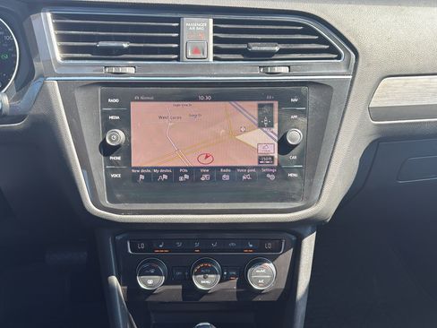 Used 2018 Volkswagen Tiguan SEL AWD/4WD image 13