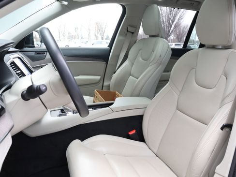 Used 2023 Volvo XC90 B6 Ultimate w/ Protection Package Premier image 32