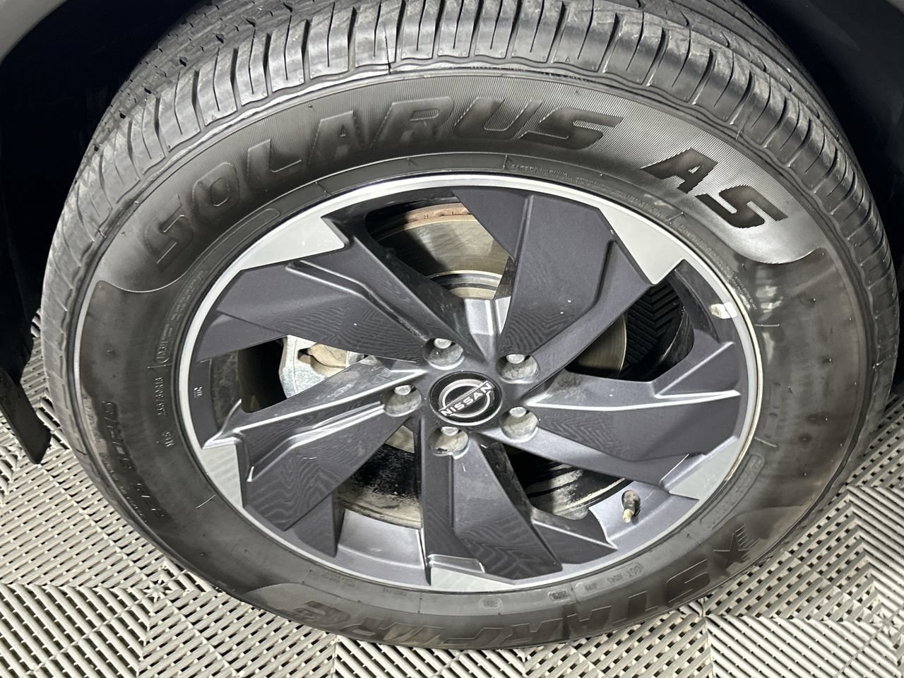 Used 2025 Nissan Rogue SV FWD image 10