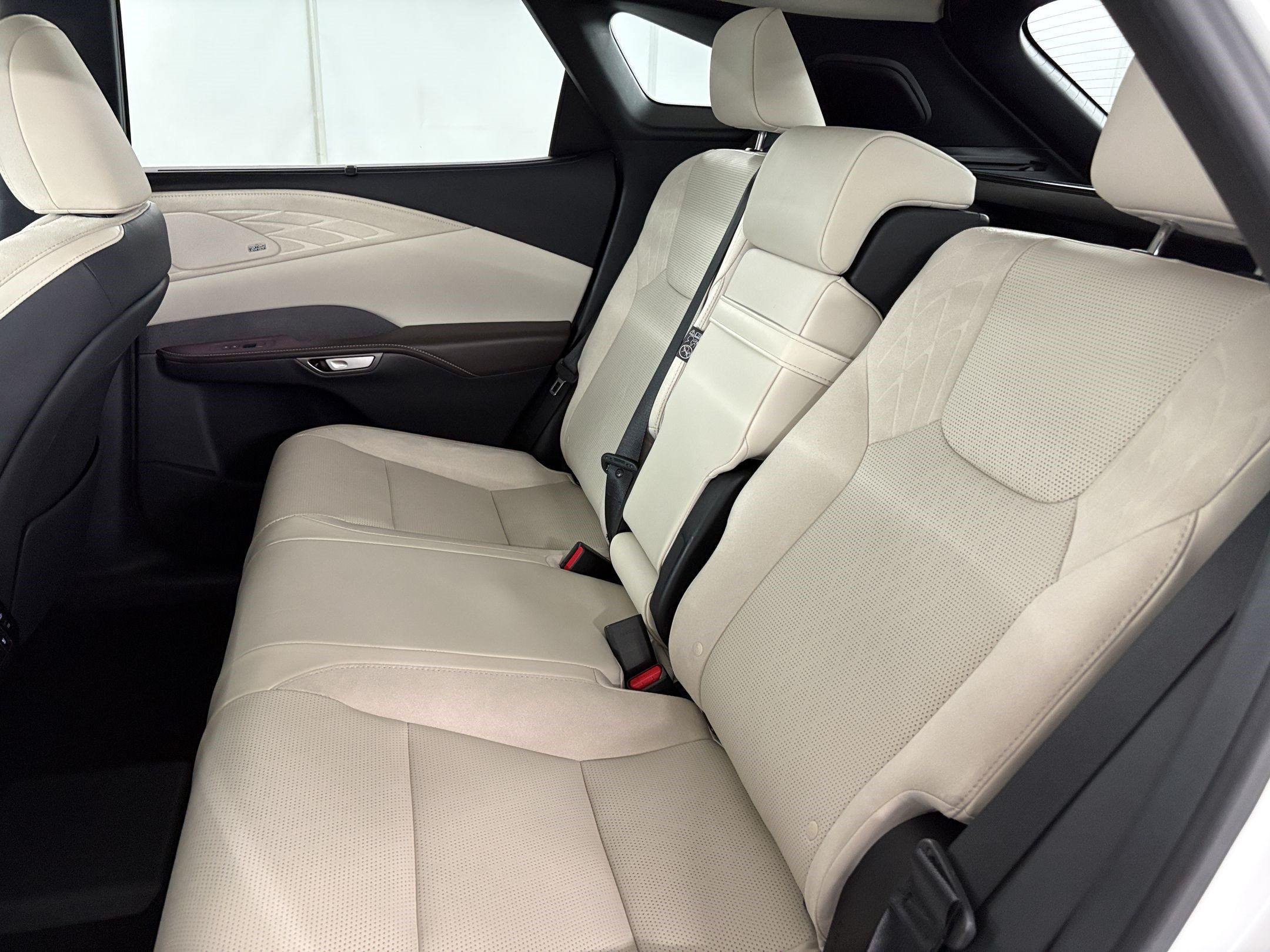 Used 2025 Lexus RX 450h AWD w/ Convenience Package image 23