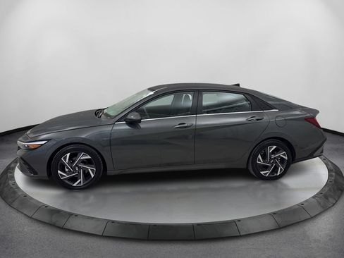 Used 2025 Hyundai Elantra SEL FWD image 9