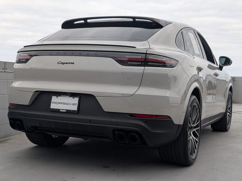 Certified 2023 Porsche Cayenne Coupe AWD/4WD image 23