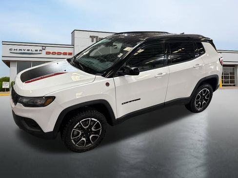Used 2024 Jeep Compass Trailhawk AWD/4WD image 9