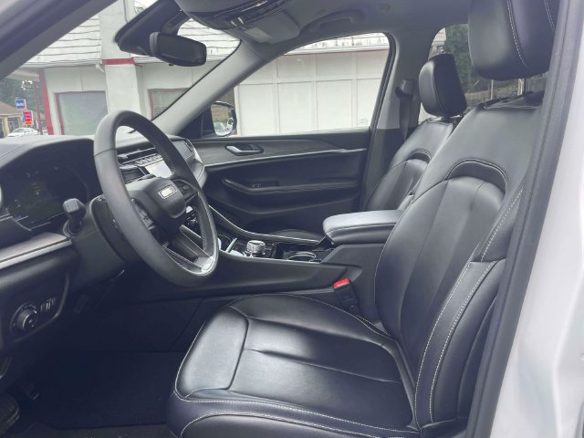 Used 2023 Jeep Grand Cherokee L Limited AWD/4WD image 18