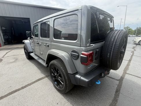 Used 2022 Jeep Wrangler Unlimited Sahara w/ Cold Weather Group AWD/4WD image 2