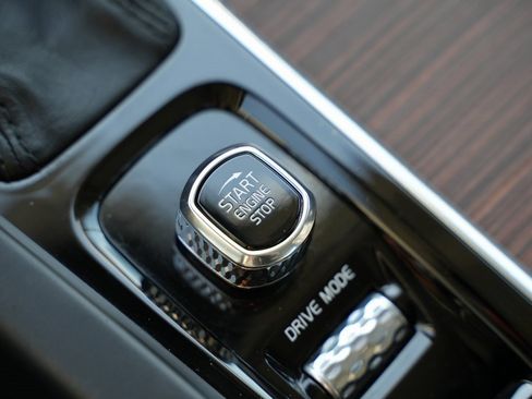 Used 2019 Volvo S60 T6 Momentum w/ Multimedia Package image 24