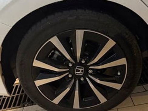 Used 2023 Honda Civic EX-L image 9