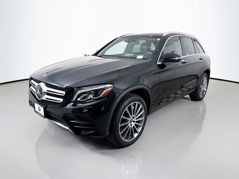 Used 2018 Mercedes-Benz GLC 300 4MATIC image 3