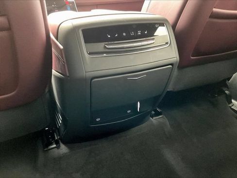 Used 2024 Cadillac Escalade ESV Premium Luxury AWD/4WD image 10