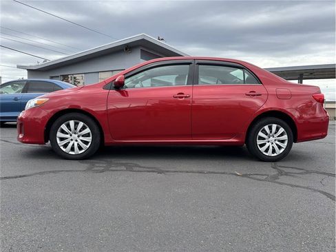 Used 2013 Toyota Corolla LE FWD image 2