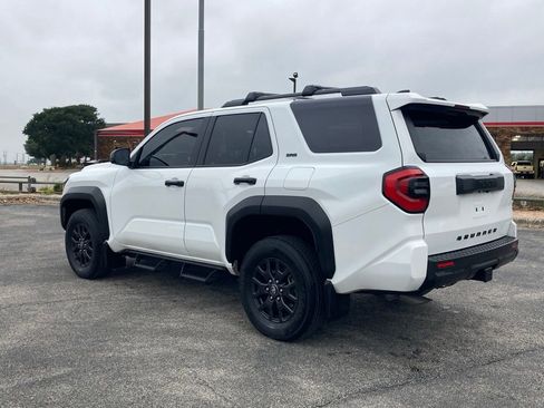 Used 2025 Toyota 4Runner SR5 AWD/4WD image 7