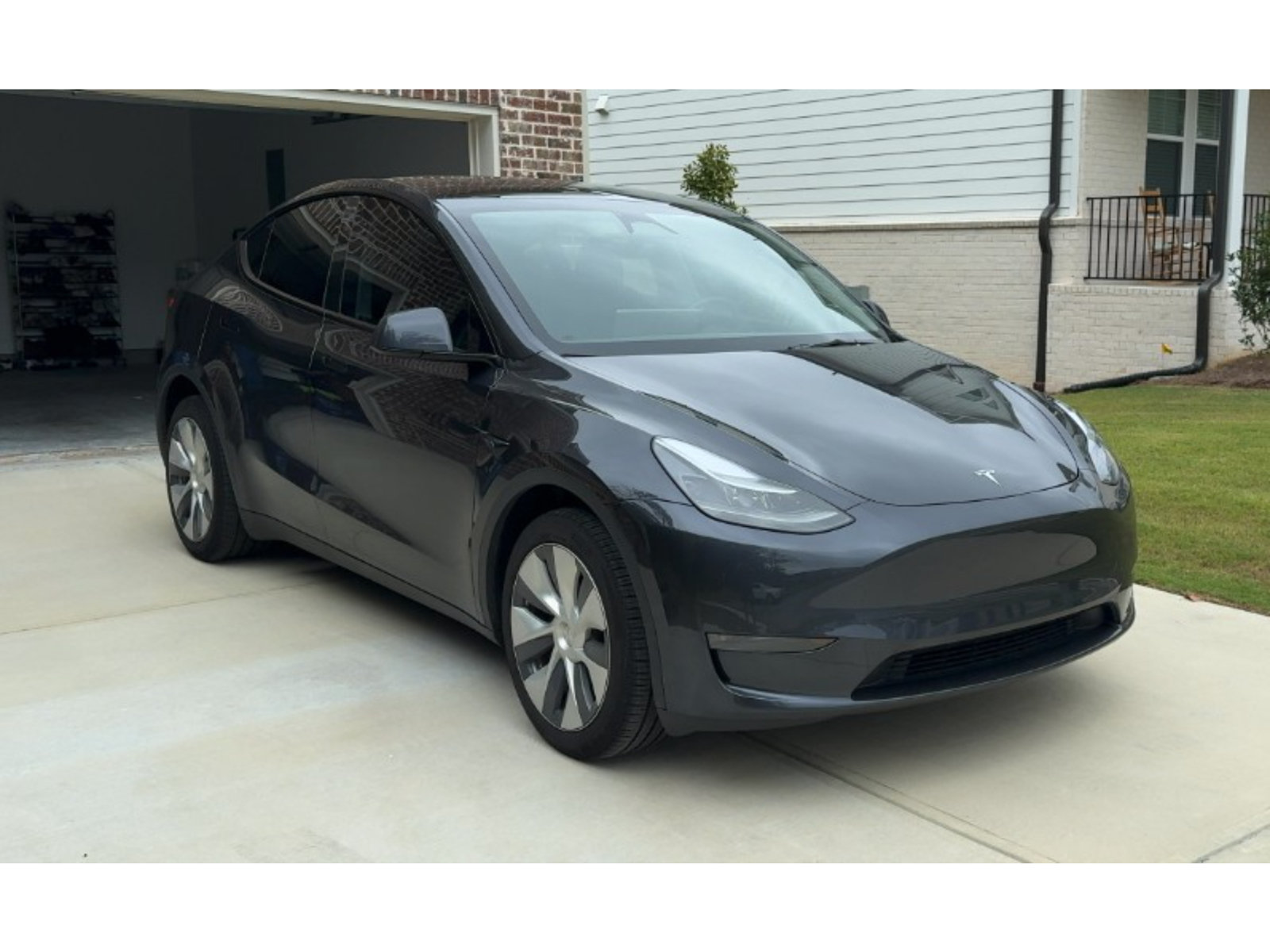 Used 2024 Tesla Model Y Long Range AWD/4WD image 4