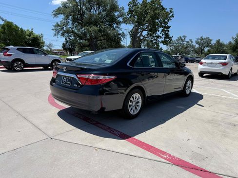Used 2016 Toyota Camry LE FWD image 6