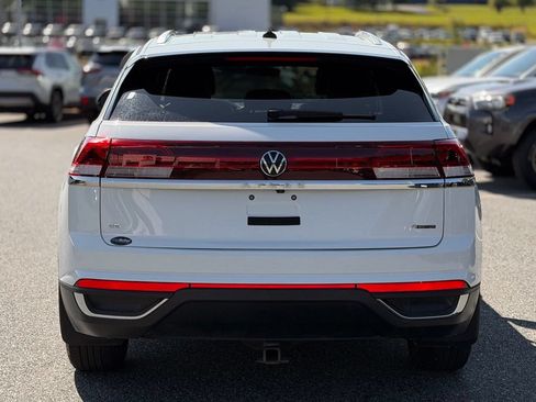 Used 2024 Volkswagen Atlas Cross Sport SE AWD/4WD image 5