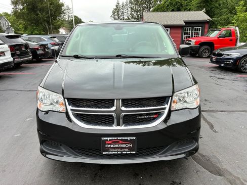 Used 2019 Dodge Grand Caravan SE FWD image 3