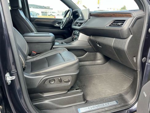 Used 2023 Chevrolet Suburban Premier AWD/4WD image 19