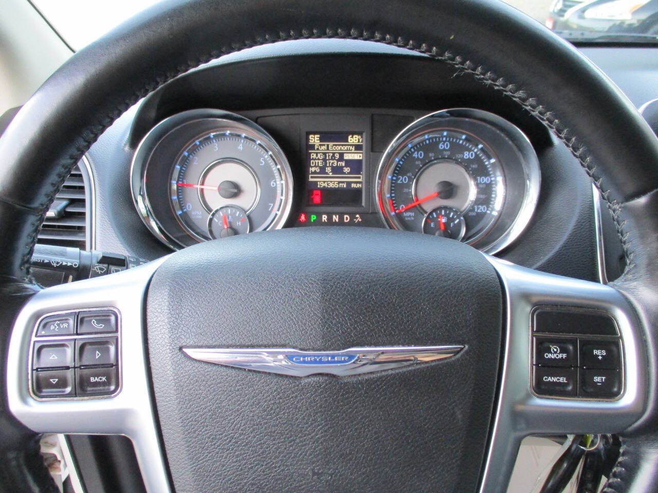Used 2012 Chrysler Town & Country Touring FWD image 16