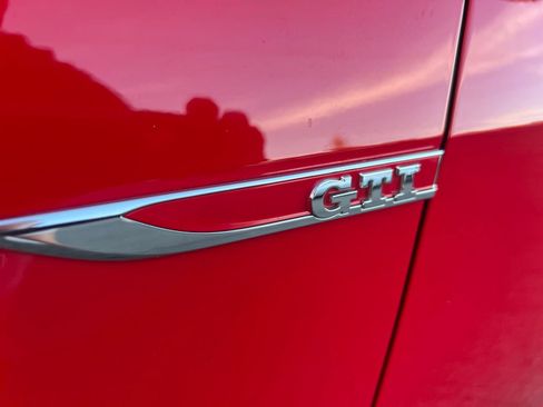 Used 2020 Volkswagen GTI SE image 3