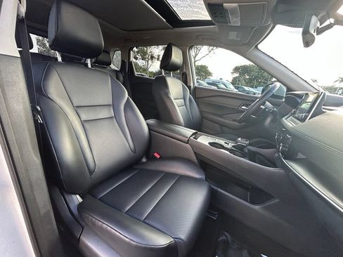 Used 2022 Nissan Rogue SV w/ SV Premium Package FWD image 28