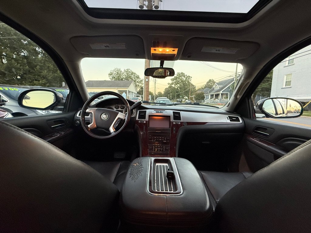 Used 2014 Cadillac Escalade Luxury AWD/4WD image 14