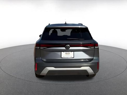 Used 2026 Volkswagen Tiguan SE AWD/4WD image 12