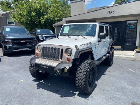 Used 2013 Jeep Wrangler Unlimited Sahara AWD/4WD image 2