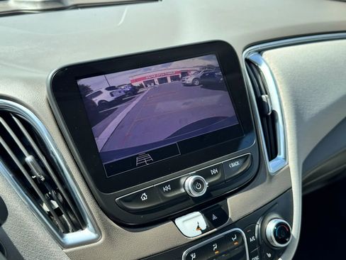 Used 2021 Chevrolet Malibu LT image 22