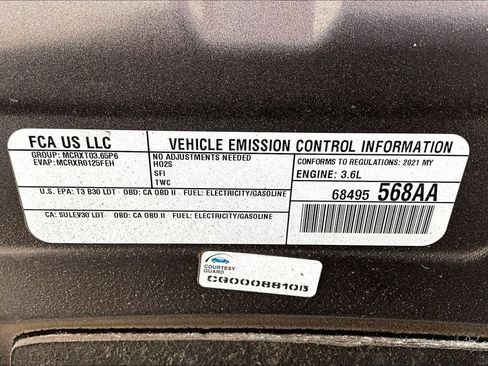 Used 2021 Chrysler Pacifica Limited w/ Uconnect Theater Family Group FWD image 32