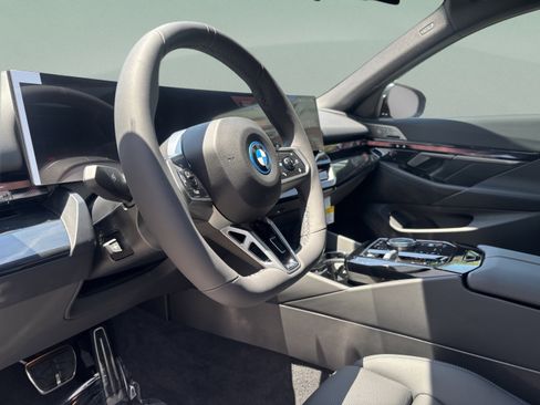 Used 2026 BMW i5 eDrive40 w/ M Sport Package RWD image 6