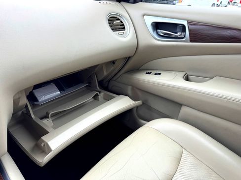 Used 2019 Nissan Pathfinder Platinum image 34