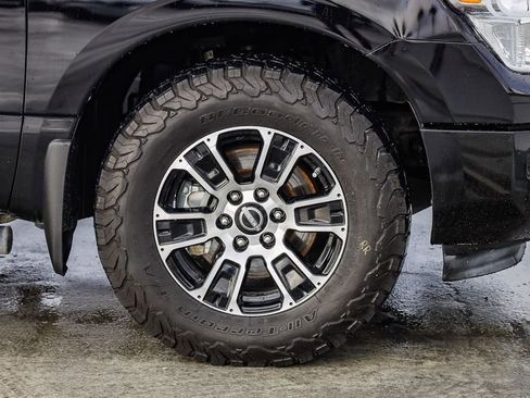 Used 2023 Nissan Titan SV w/ SV Convenience Package image 11