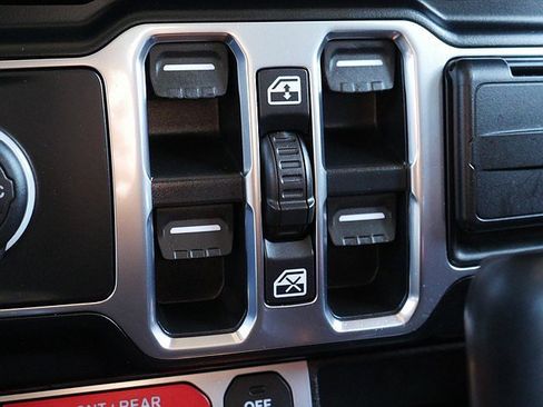 Used 2022 Jeep Gladiator Rubicon w/ Cold Weather Group image 49