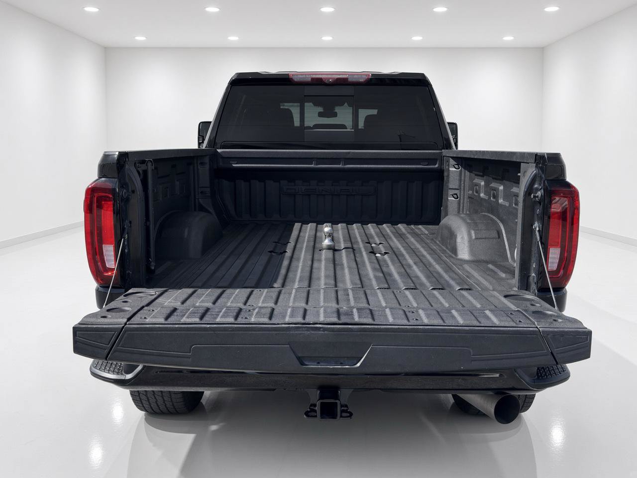 Used 2021 GMC Sierra 2500 Denali w/ Denali Black Diamond Edition AWD/4WD image 5