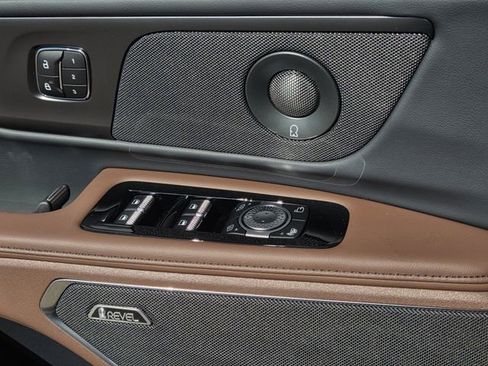 New 2026 Lincoln Nautilus Reserve image 16