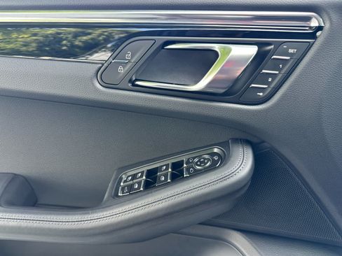 Certified 2026 Porsche Macan AWD/4WD image 12