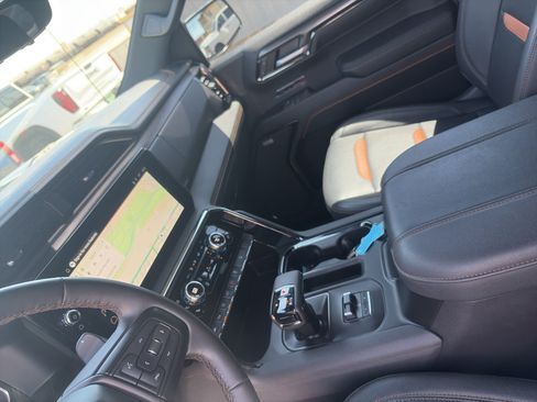 Used 2023 GMC Sierra 1500 AT4 w/ Technology Package AWD/4WD image 12