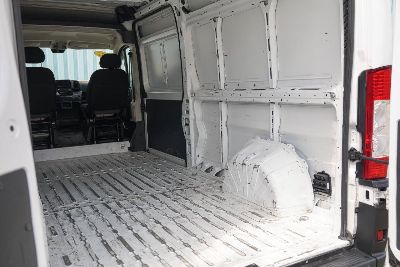 Used 2022 RAM ProMaster 2500 w/ Driver Convenience Group FWD image 21
