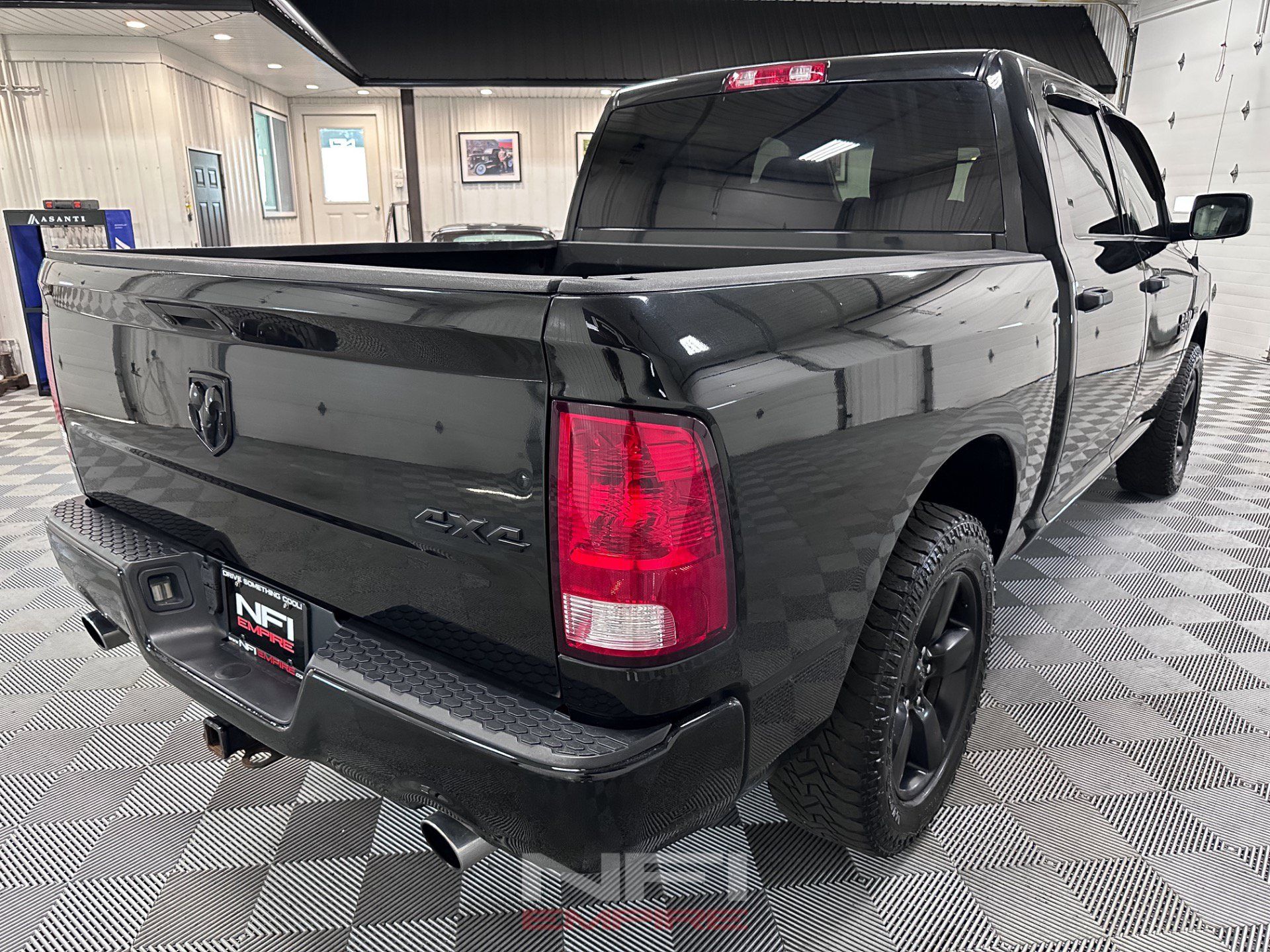 Used 2016 RAM 1500 Express w/ Black Ram 1500 Express Group AWD/4WD image 8