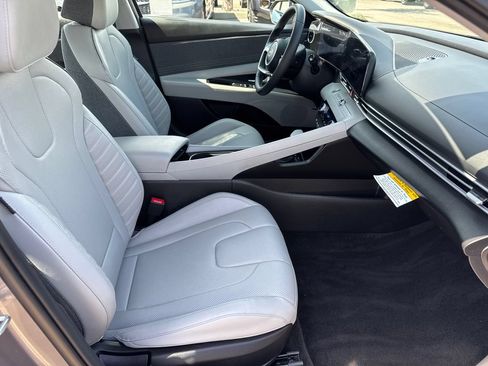 Used 2024 Hyundai Elantra Limited FWD image 13